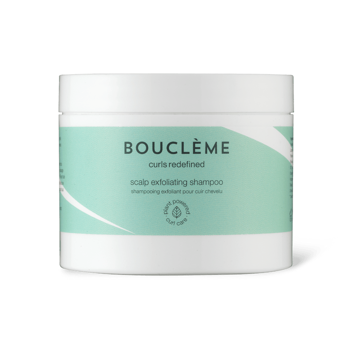 Hoofdhuidscrub reinigt en masseert de hoofdhuid diep, geeft energie, verwijdert productopbouw en bevordert een gezonde haargroei.