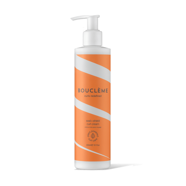Een lichte, luchtvochtigheidswerende leave-in conditioner voor gedefinieerde, zachte krullen.