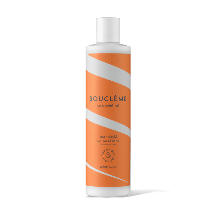 Een voedende, glycerinevrije, luchtvochtigheidswerende conditioner voor langdurige, hergedefinieerde krullen.