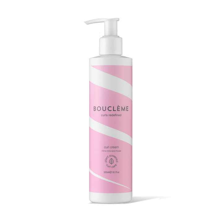 Deze leave-in krullencrème biedt een ongeëvenaarde hydratatie voor perfect gedefinieerde krullen.