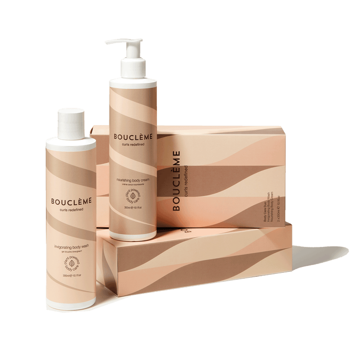 Ons nieuwe duo voor lichaamsverzorging belooft alle heerlijke natuurlijke ingrediënten van Bouclème. Invigorating Body Wash combineert delicaat kokoswater met krachtige antioxidanten, terwijl Nourishing Body Cream is verrijkt met sheaboter en squaleen om te beschermen tegen vochtverlies.